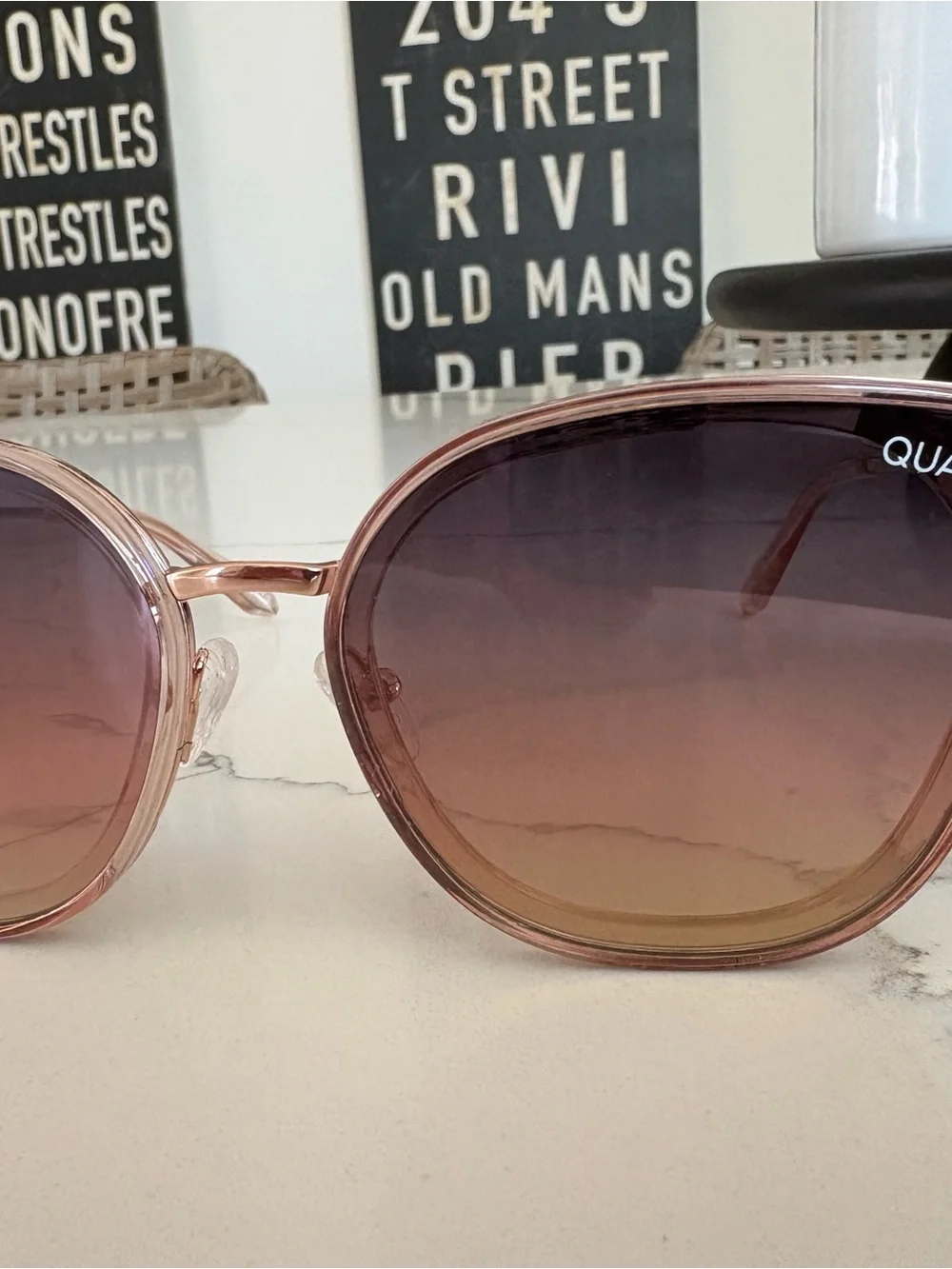 Quay Australia Flat Out Sunglasses — Pink /gold Gradient Lenses